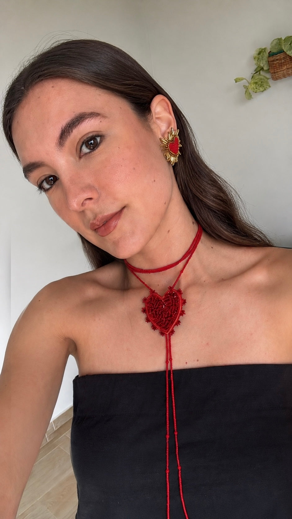 AMATA M NECKLACE